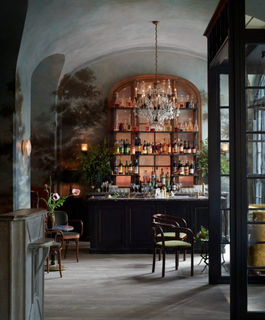 12 Beautiful Restaurants Designed by Celebrity Decorators Le Coucou
