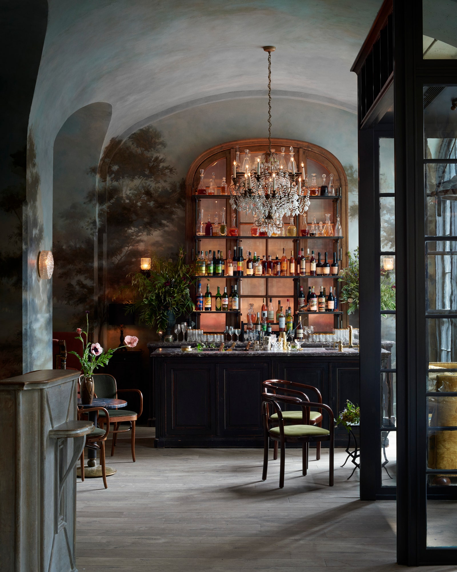 12 Beautiful Restaurants Designed by Celebrity Decorators Le Coucou