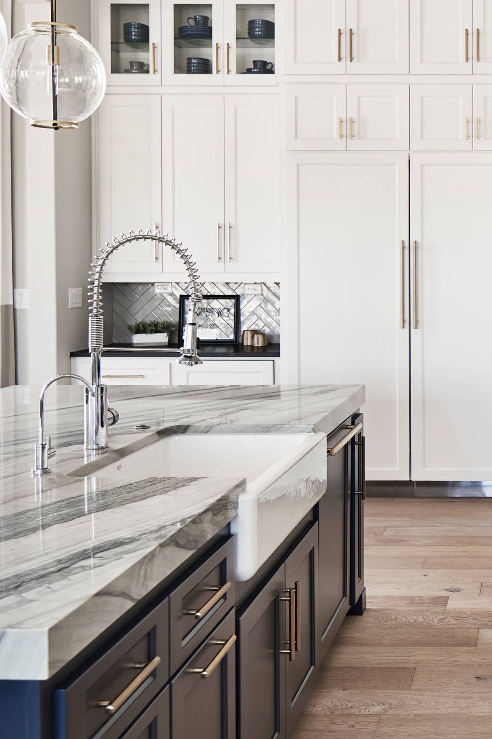 Farmhouse Sink Kitchens Inspiration