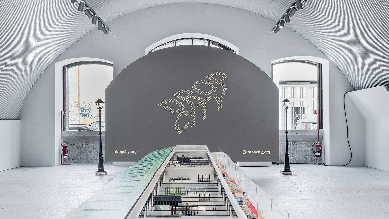 Semana de Design de Milão 2022 Milan Design Week Dimore Gallery Dropcity Moooi Ariake Collection Lee Broom Stefano Boeri Bosco Verticale Rossana Orlandi Alcova Starbucks Reserve Flos Navigli